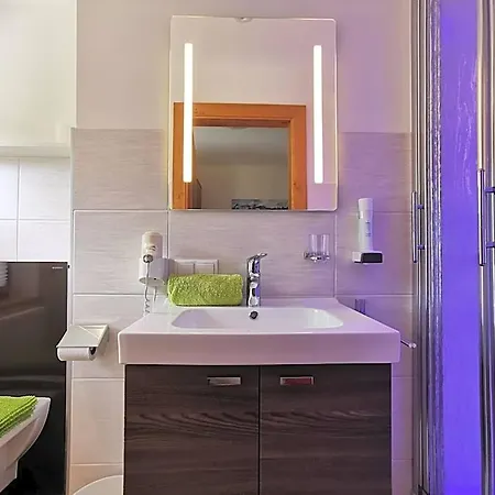 מלון Modern&renovated - Hotelpension Oberauer 3*