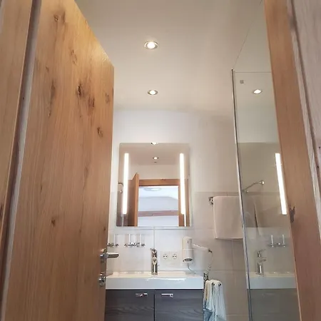 Modern&renovated - Hotelpension Oberauer 3*